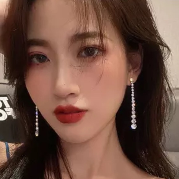 Beautiful CZ Earrings - Picture 4 of 8